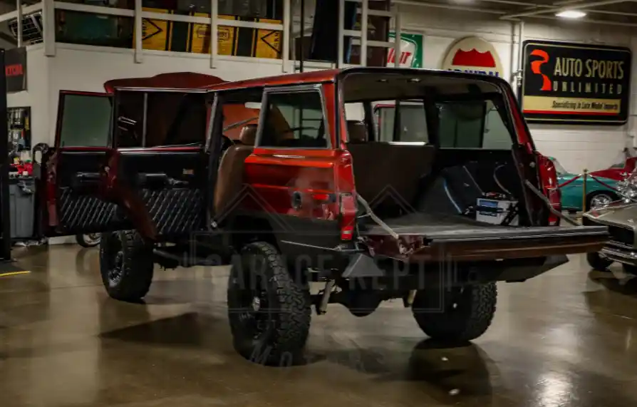 1985-jeep-grand-wagoneer-for-sale-02