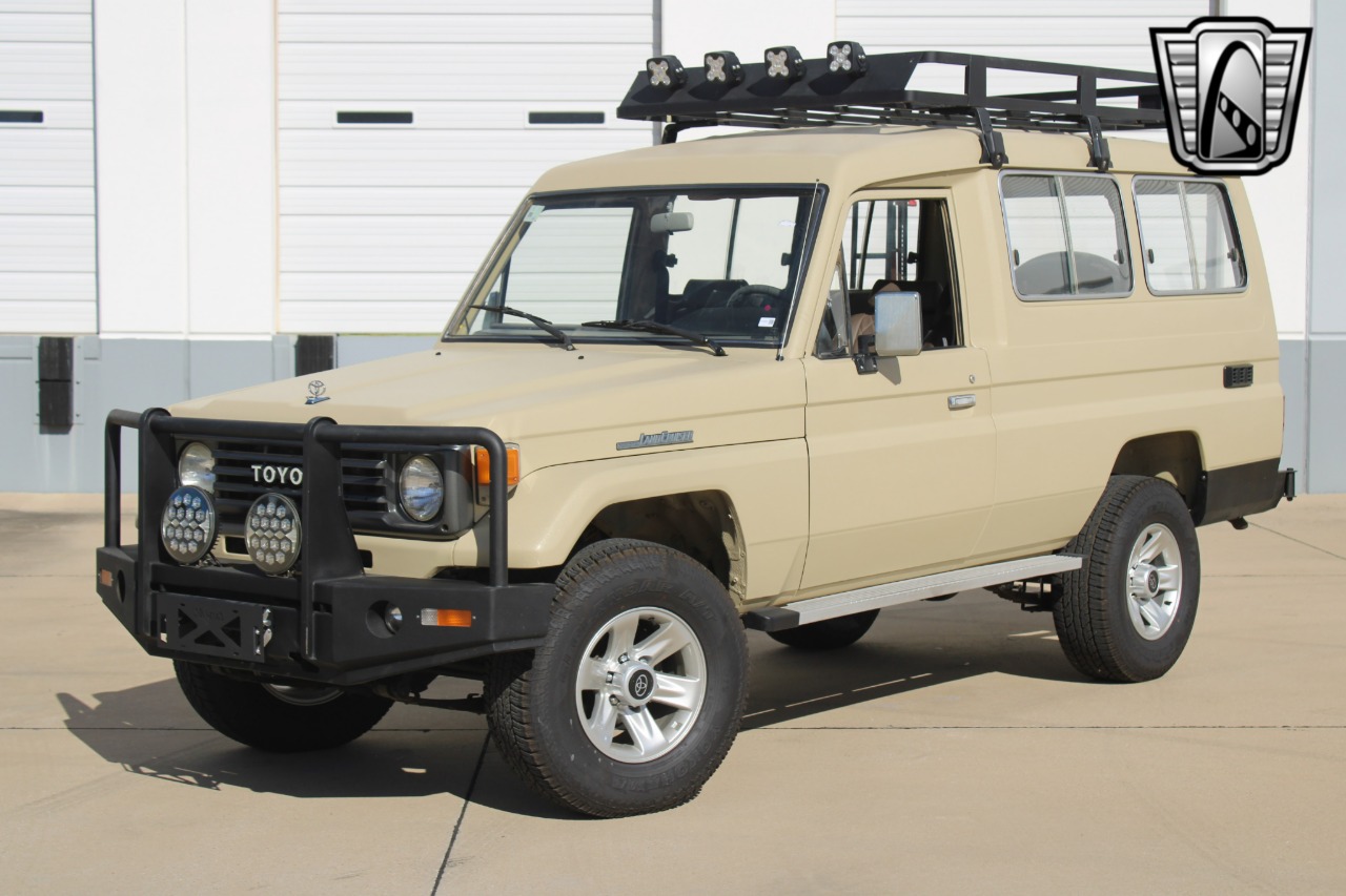 1990-toyota-land-cruiser-troopy-for-sale-01