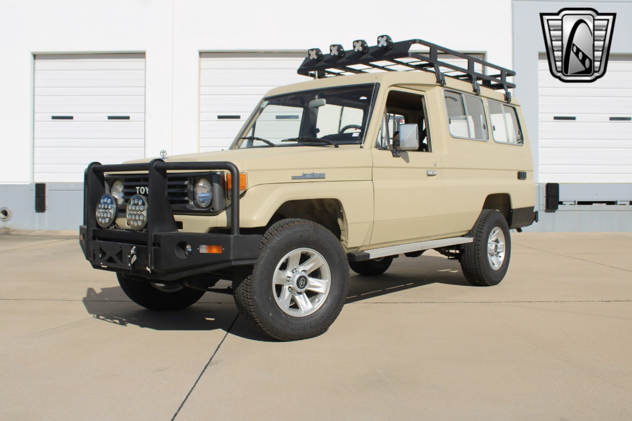 1990-toyota-land-cruiser-troopy-for-sale-02