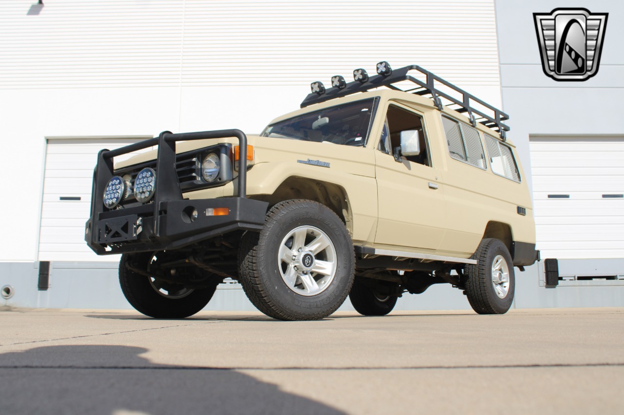 1990-toyota-land-cruiser-troopy-for-sale-03