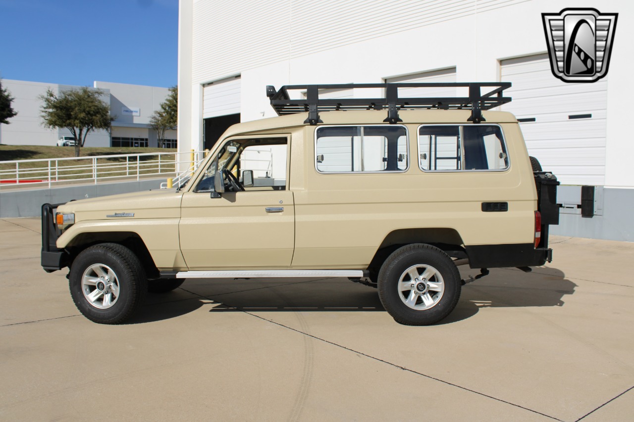 1990-toyota-land-cruiser-troopy-for-sale-04