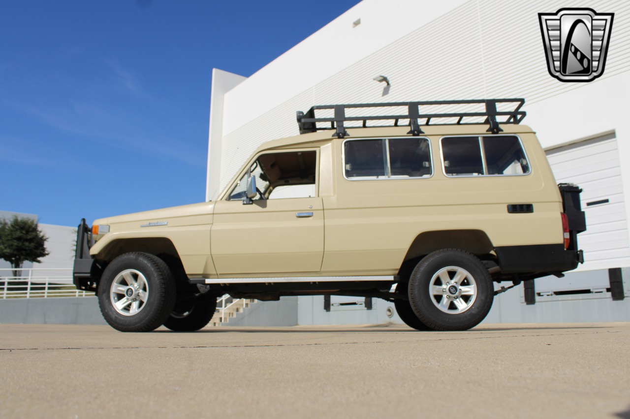 1990-toyota-land-cruiser-troopy-for-sale-05