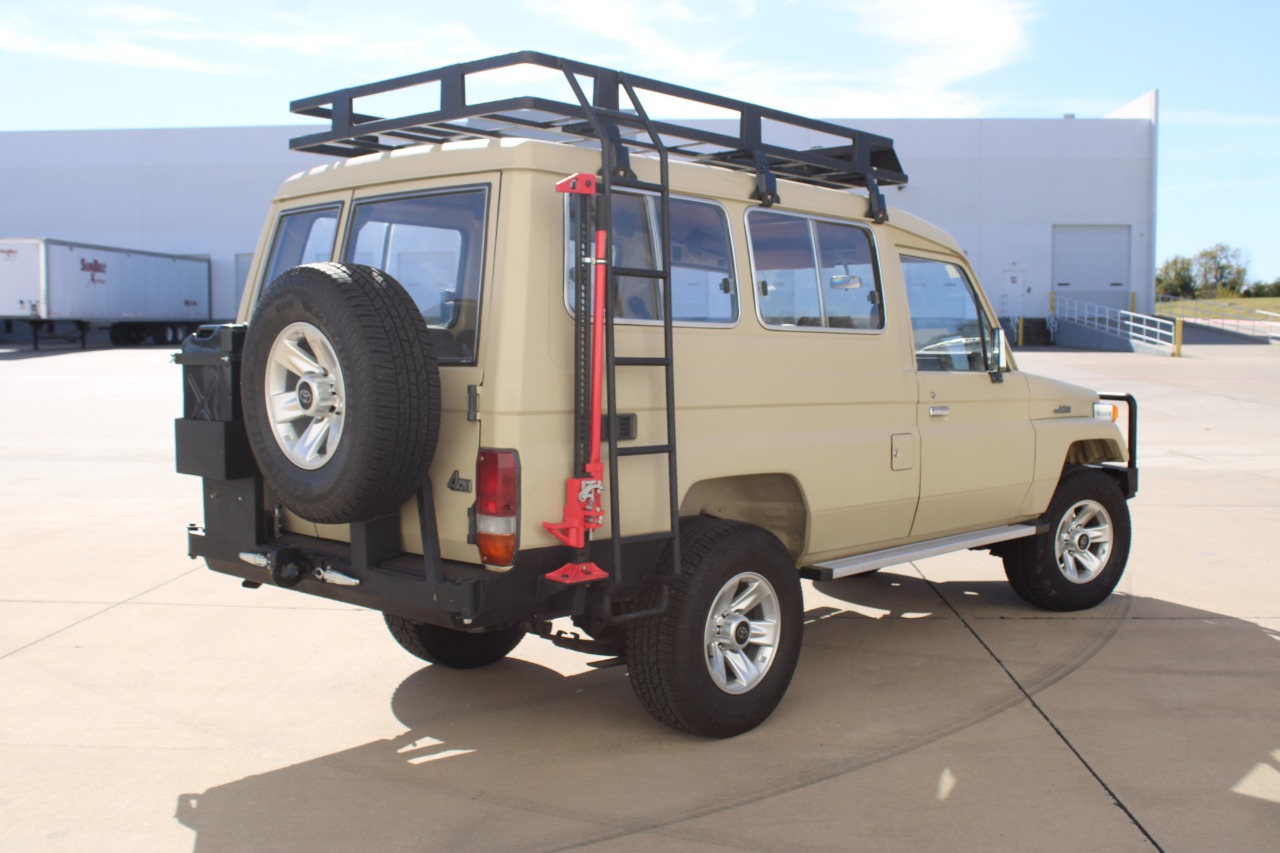 1990-toyota-land-cruiser-troopy-for-sale-09