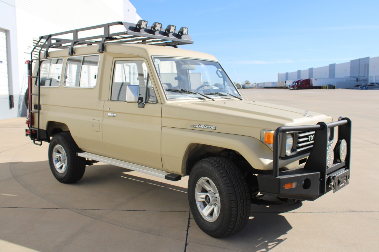 1990-toyota-land-cruiser-troopy-for-sale-12