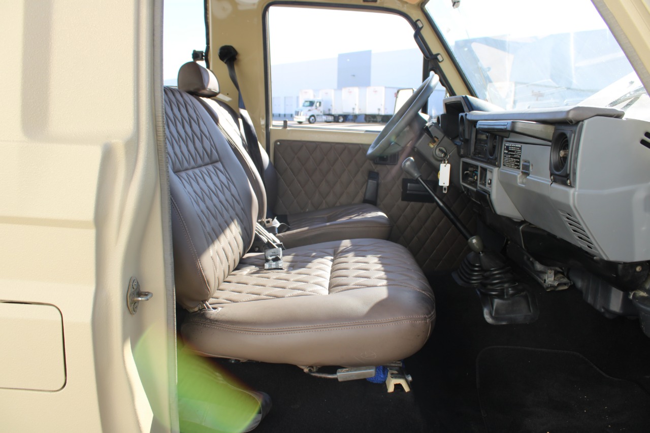 1990-toyota-land-cruiser-troopy-for-sale-38