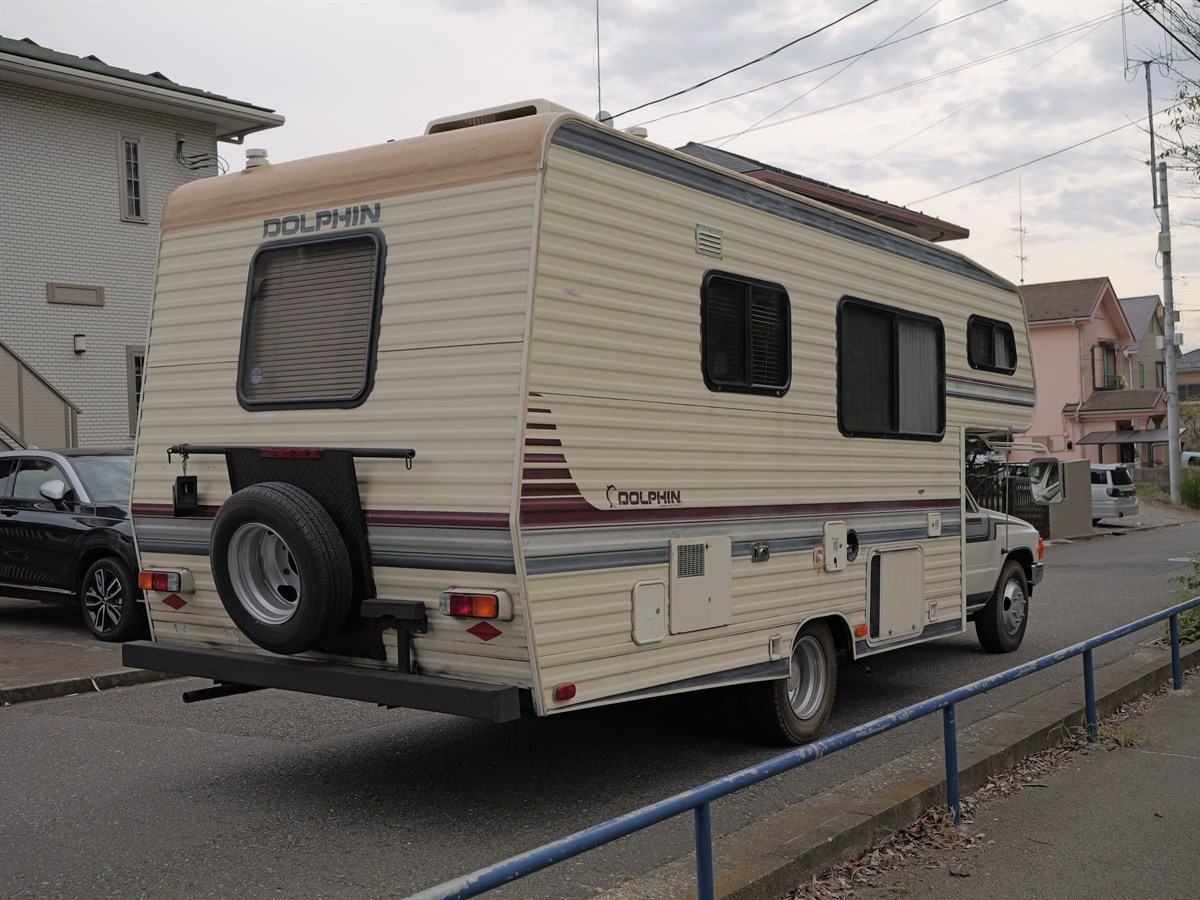 1991-toyota-hilux-dolphin-camper-for-sale-05