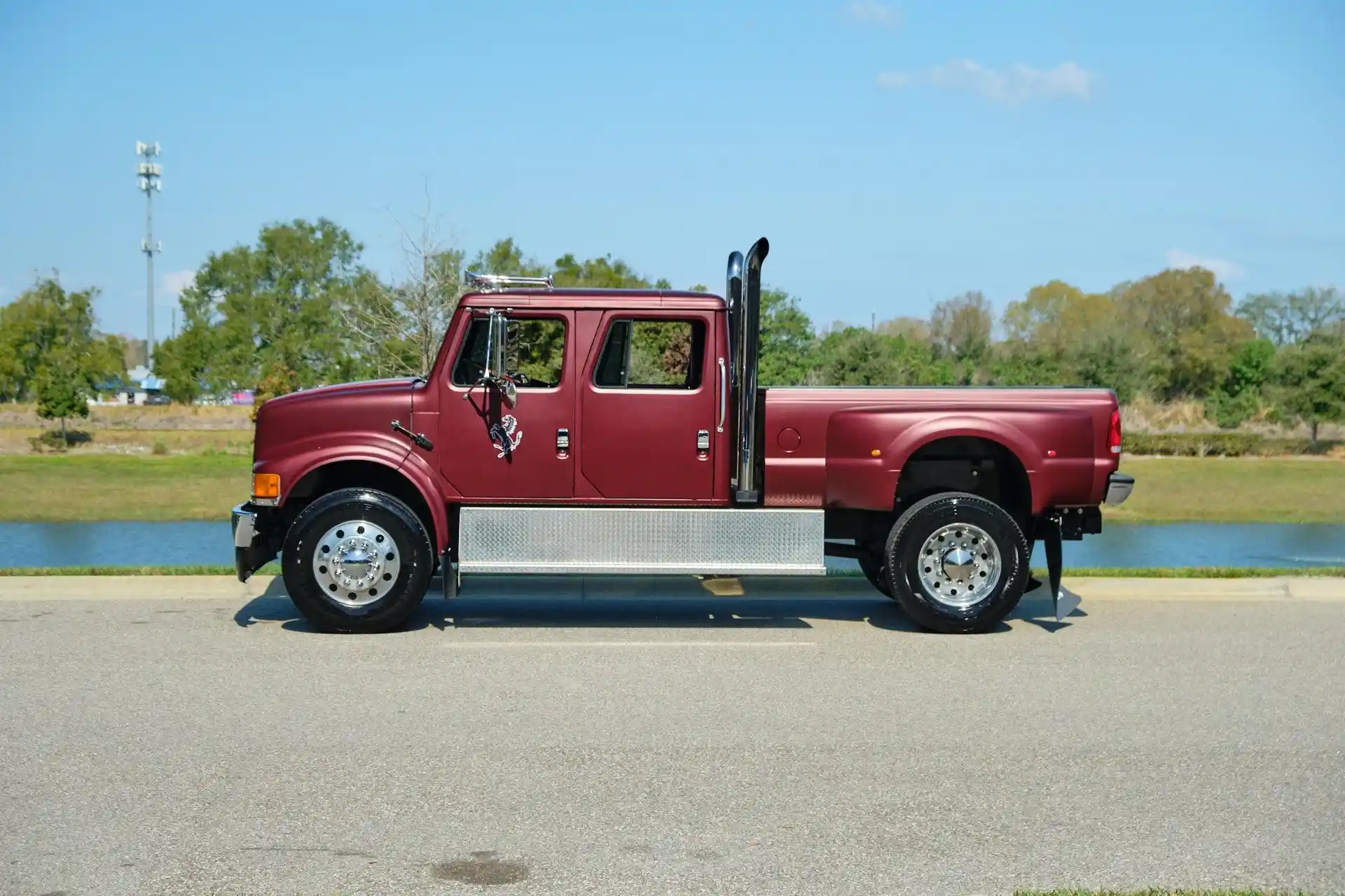 1993-international-4700-pickup-for-sale-01