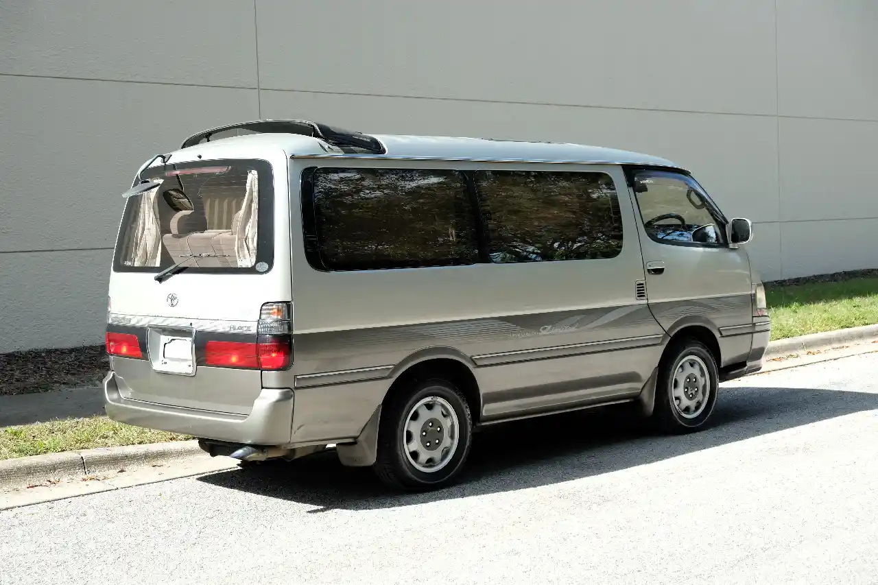 1996-toyota-hiace-super-custom-for-sale-01