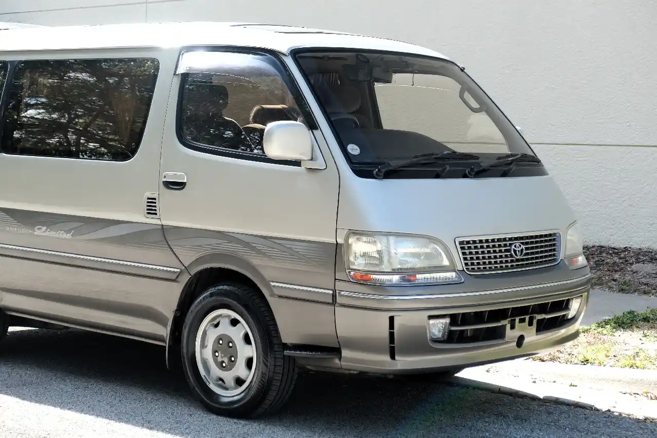 1996-toyota-hiace-super-custom-for-sale-03