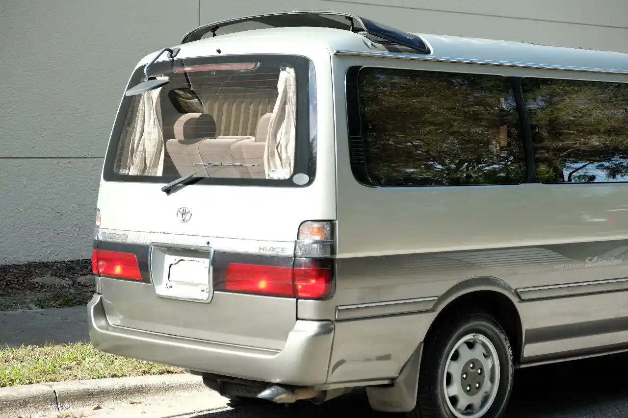 1996-toyota-hiace-super-custom-for-sale-04