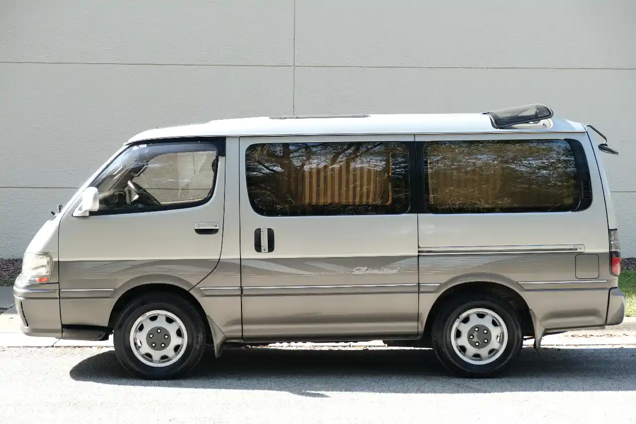 1996-toyota-hiace-super-custom-for-sale-08