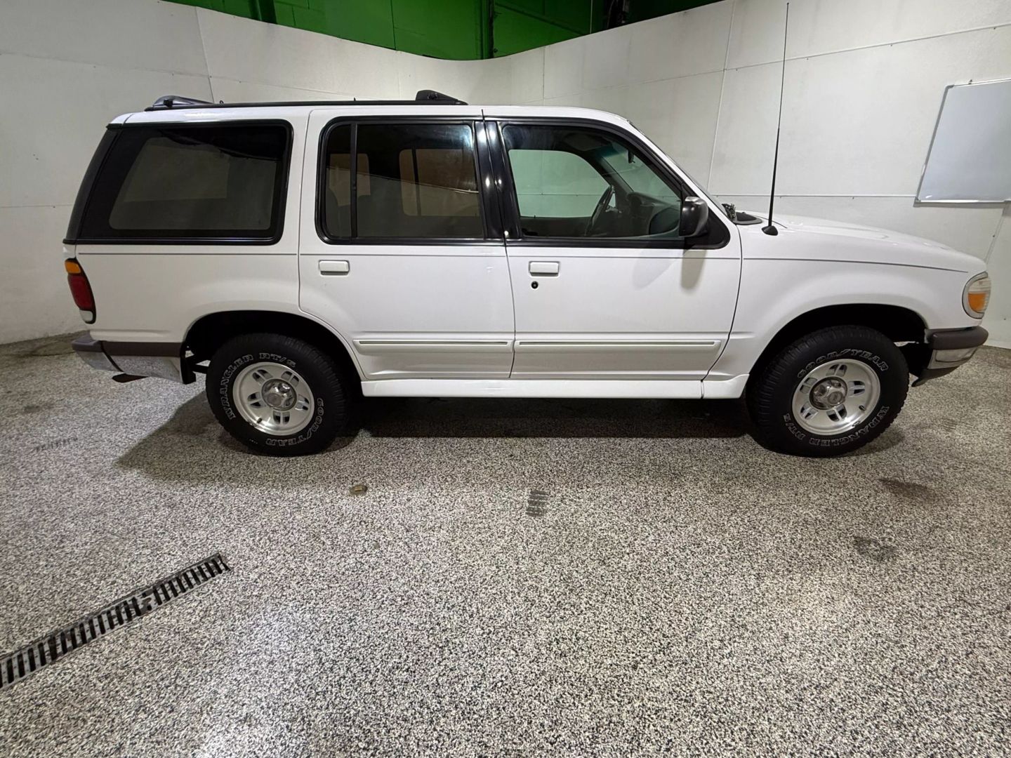 1997-ford-explorer-4x4-for-sale-05