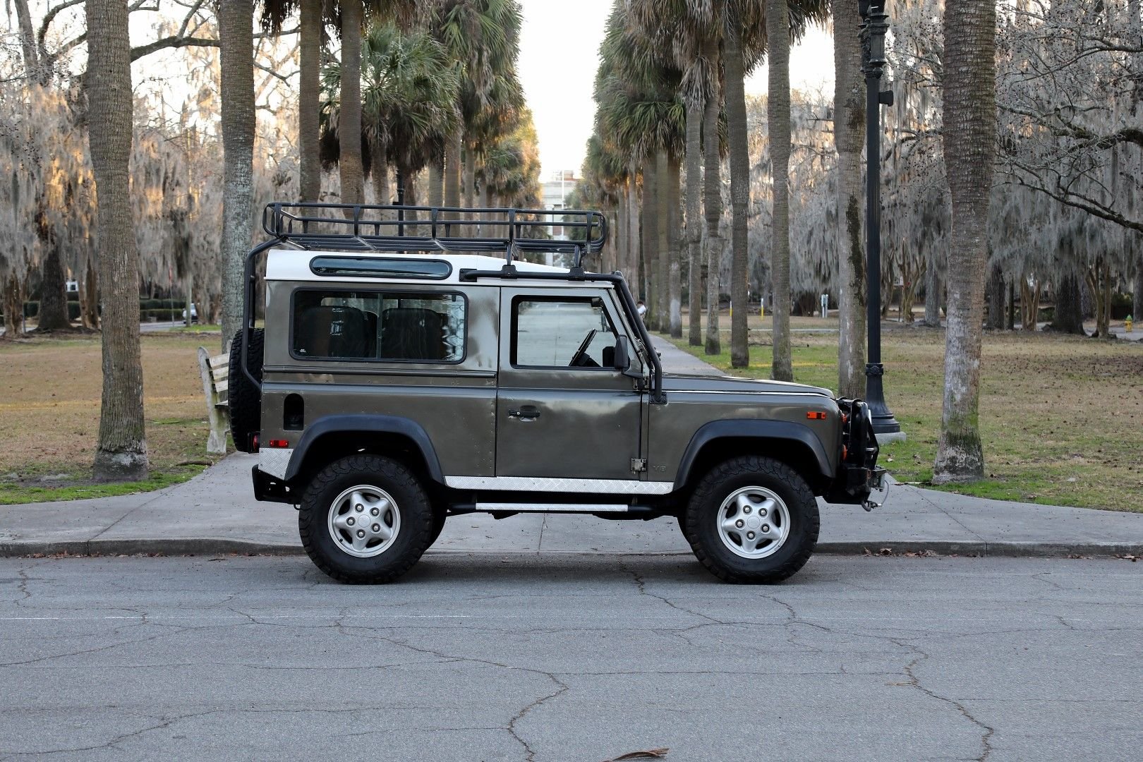 1997-land-rover-defender-90-for-sale-01