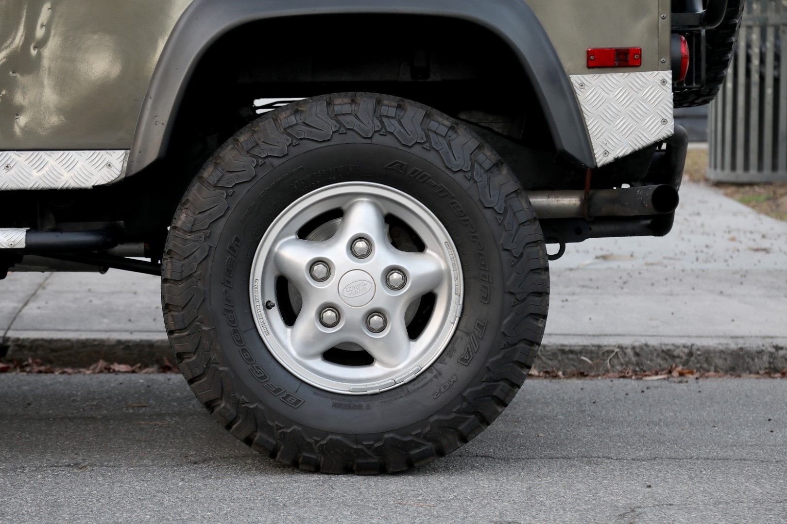 1997-land-rover-defender-90-for-sale-17