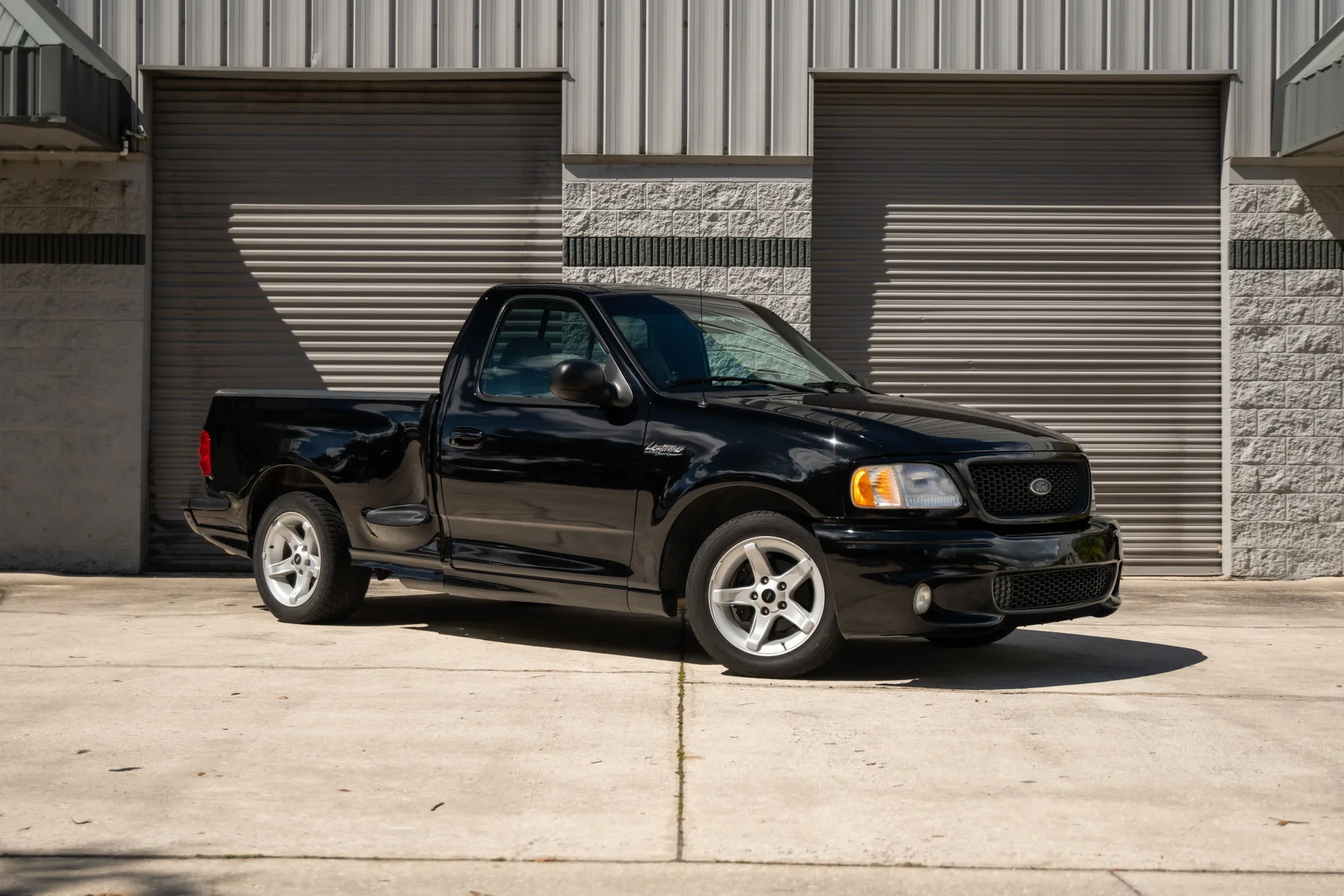 1999-ford-f-150-lightning-for-sale-01