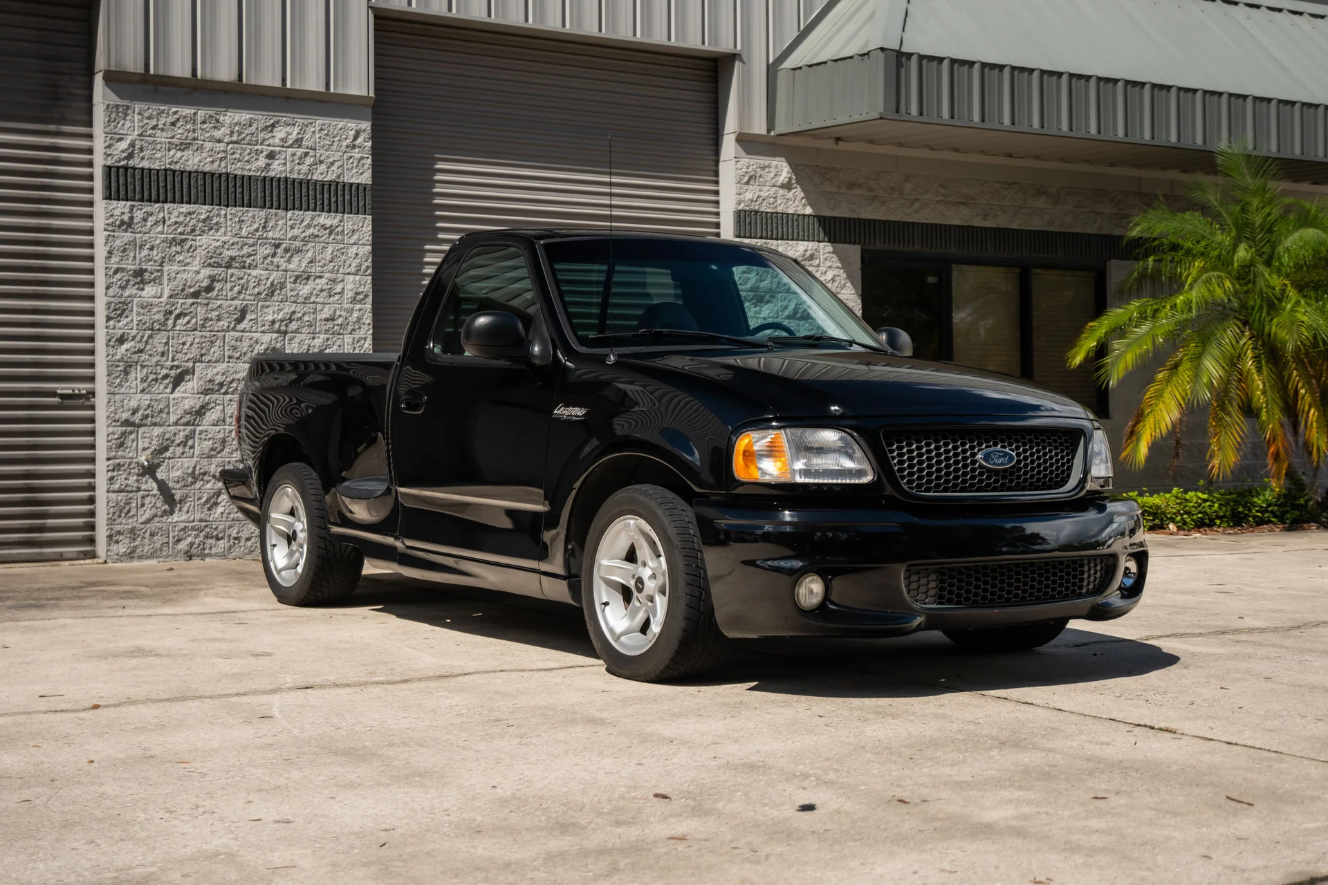 1999-ford-f-150-lightning-for-sale-03