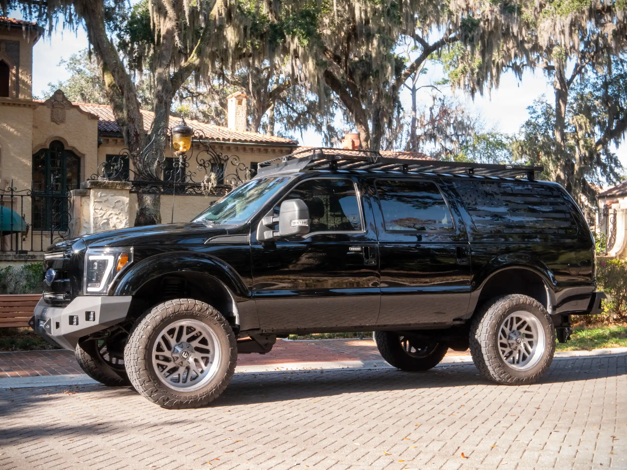 2003-Ford-Excursion-01