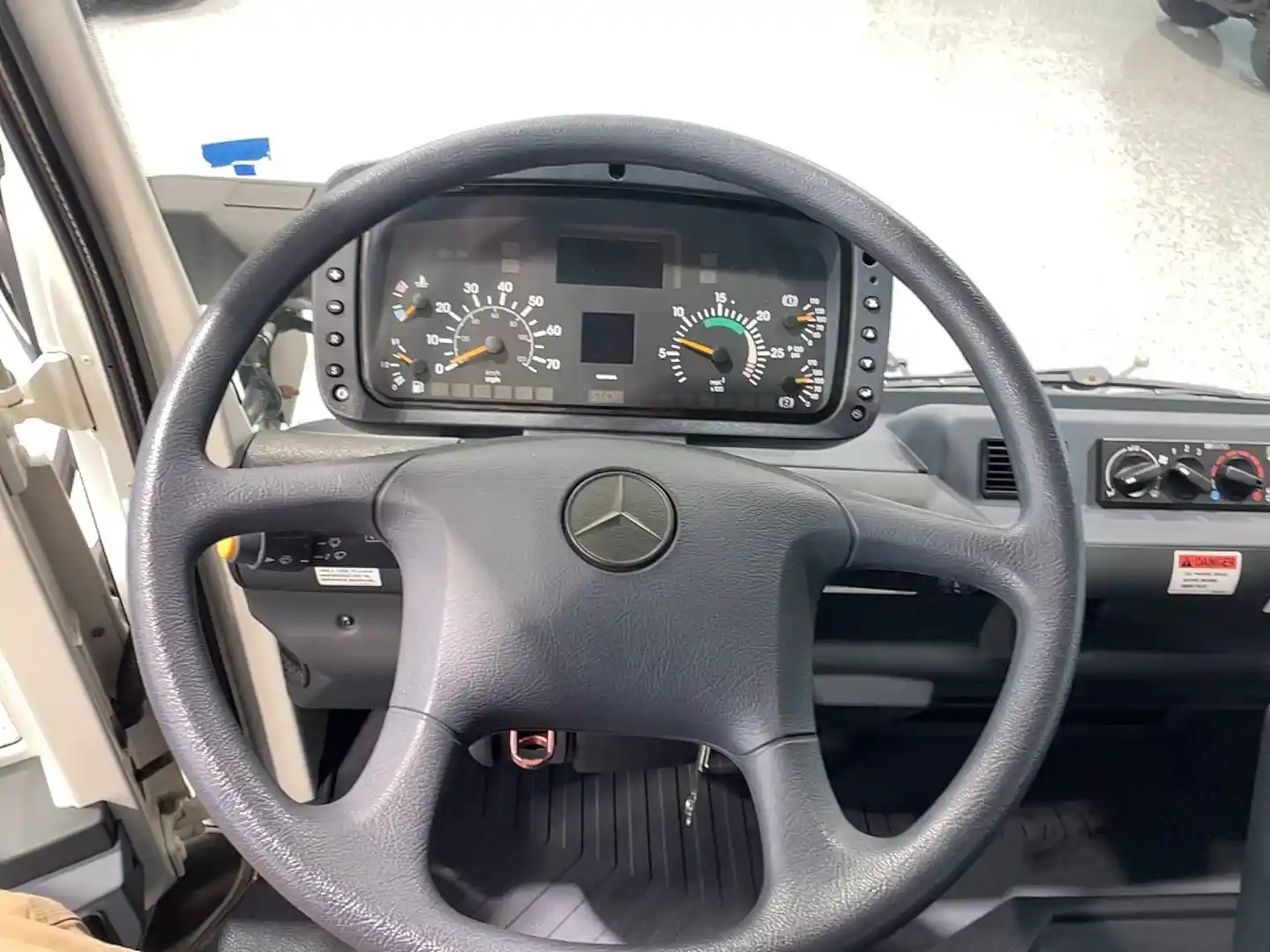 2005-mercedes-benz-unimog-for-sale-11 (1)