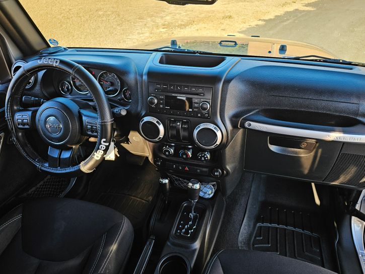 2015-jeep-wrangler-sahara-nc-forsale-12