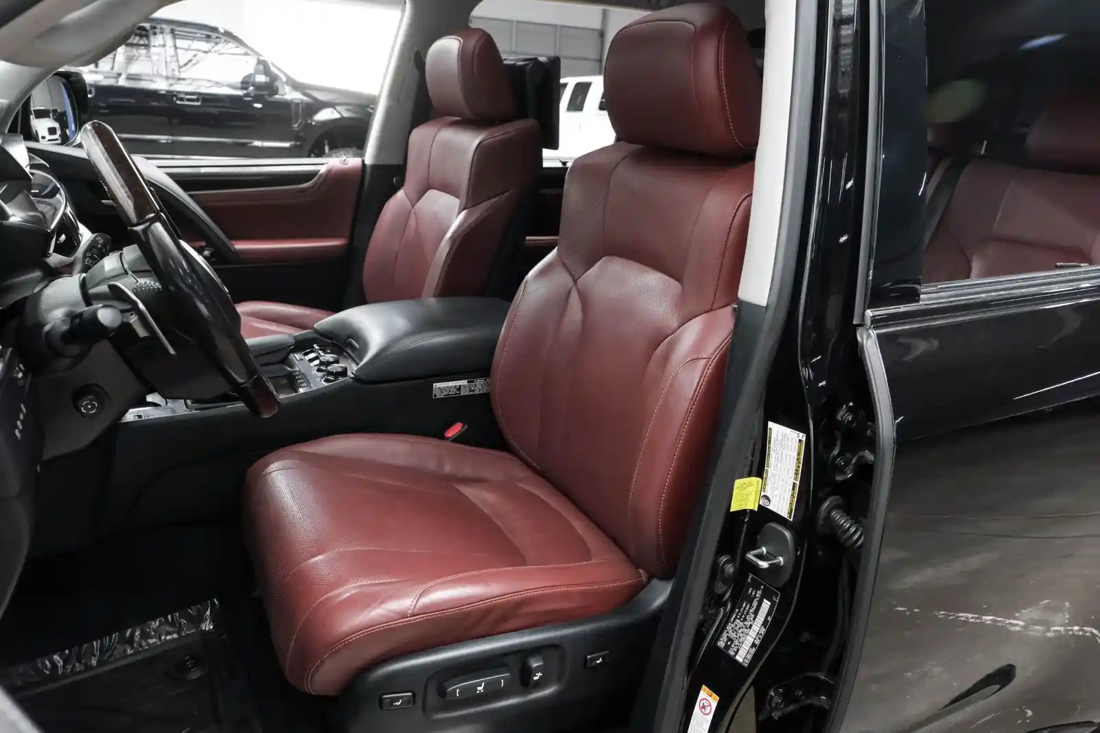 2016-lexus-lx-570-luxury-pkg-for-sale-east-dallas-diesel-dallas-tx-04