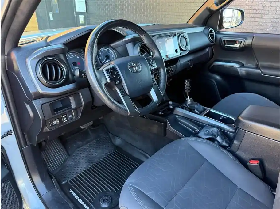 2018-toyota-tacoma-trd-off-road-for-sale-lakewood-co-14