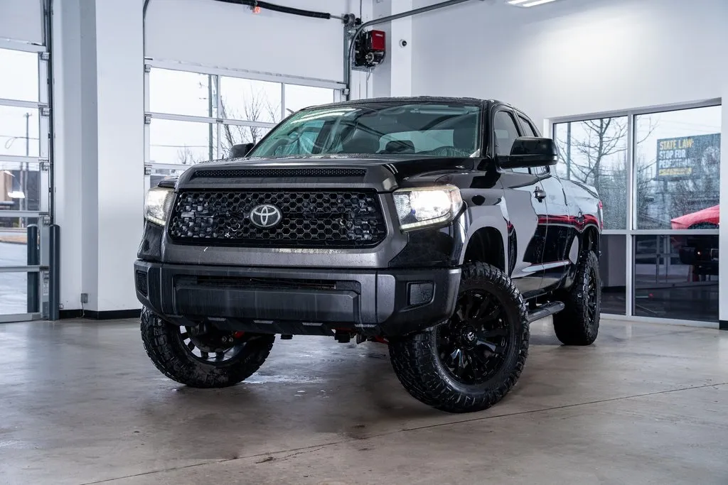 2018-toyota-tundra-5TFUW5F1XJX771569-for-sale-02