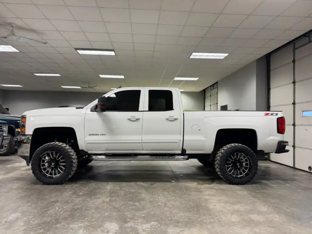 2019-Chevrolet-2500-Extended-Cab-for-sale-osage-city-ks-02