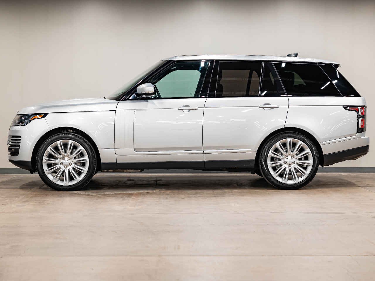 2019-land-rover-range-rover-base-for-sale-02