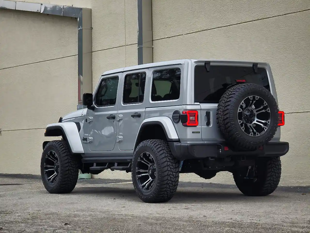 2022-jeep-wrangler-diesel-for-sale-04