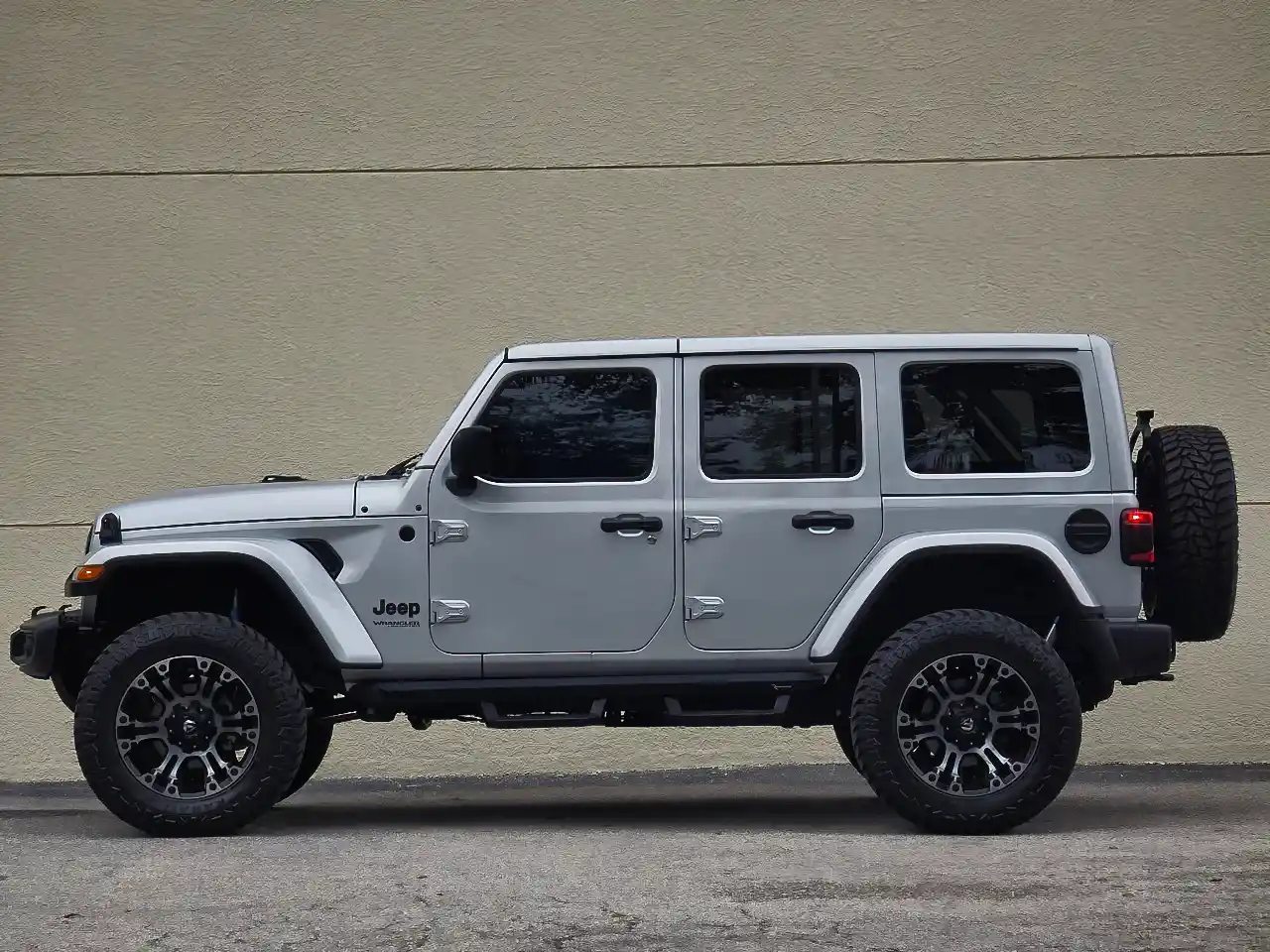 2022-jeep-wrangler-diesel-for-sale-06