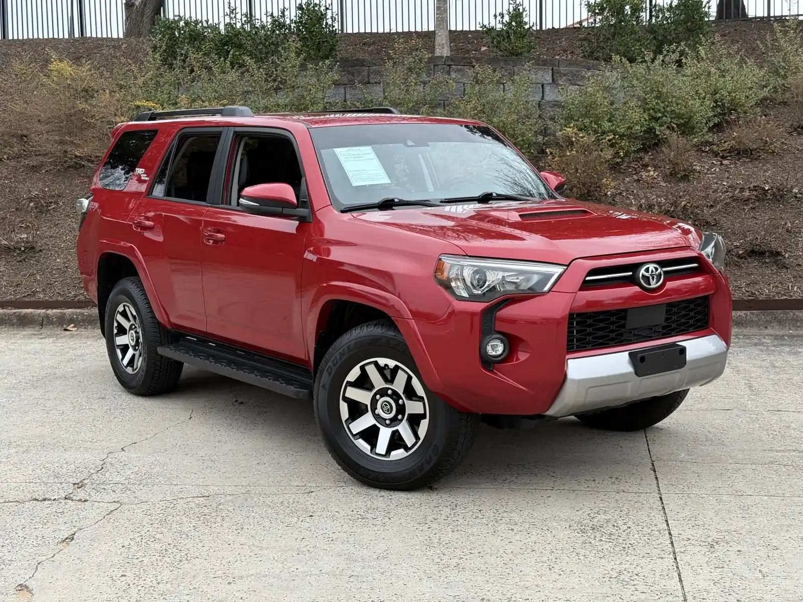 2022-toyota-4runner-trd-off-road-barcelona-red-01