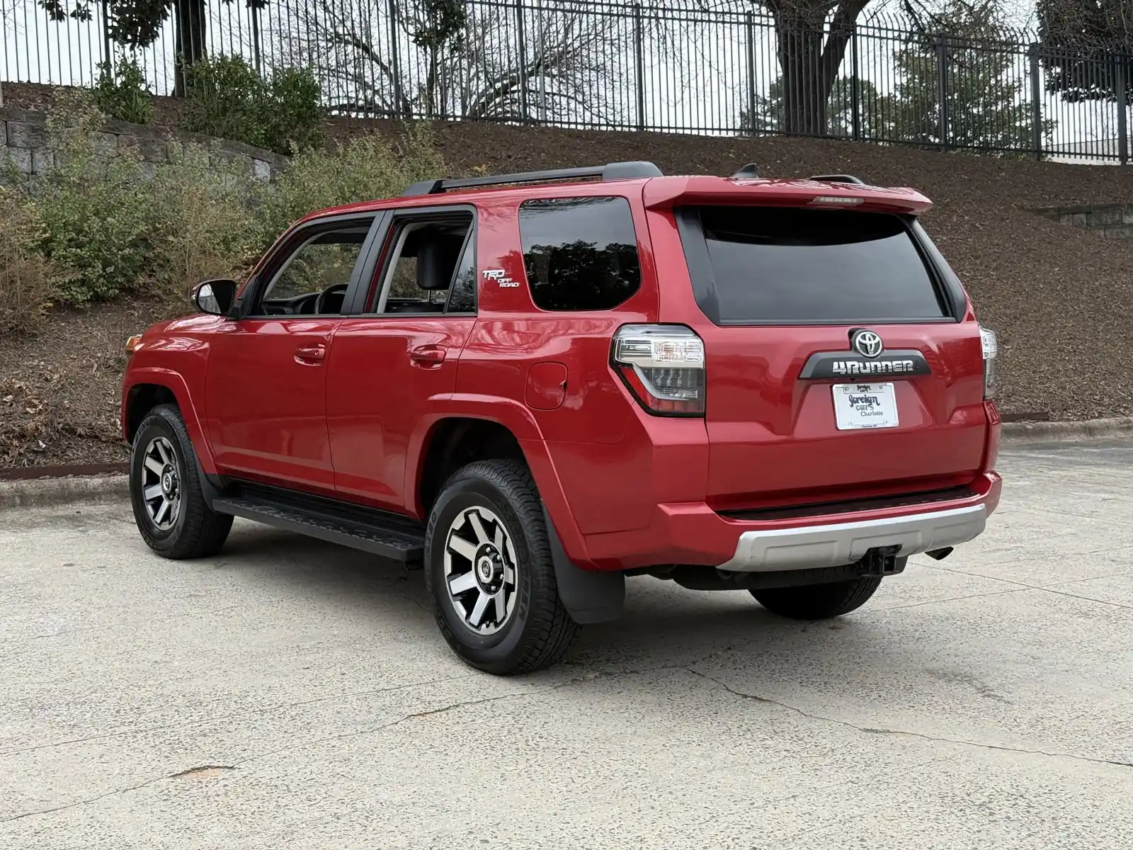 2022-toyota-4runner-trd-off-road-barcelona-red-05