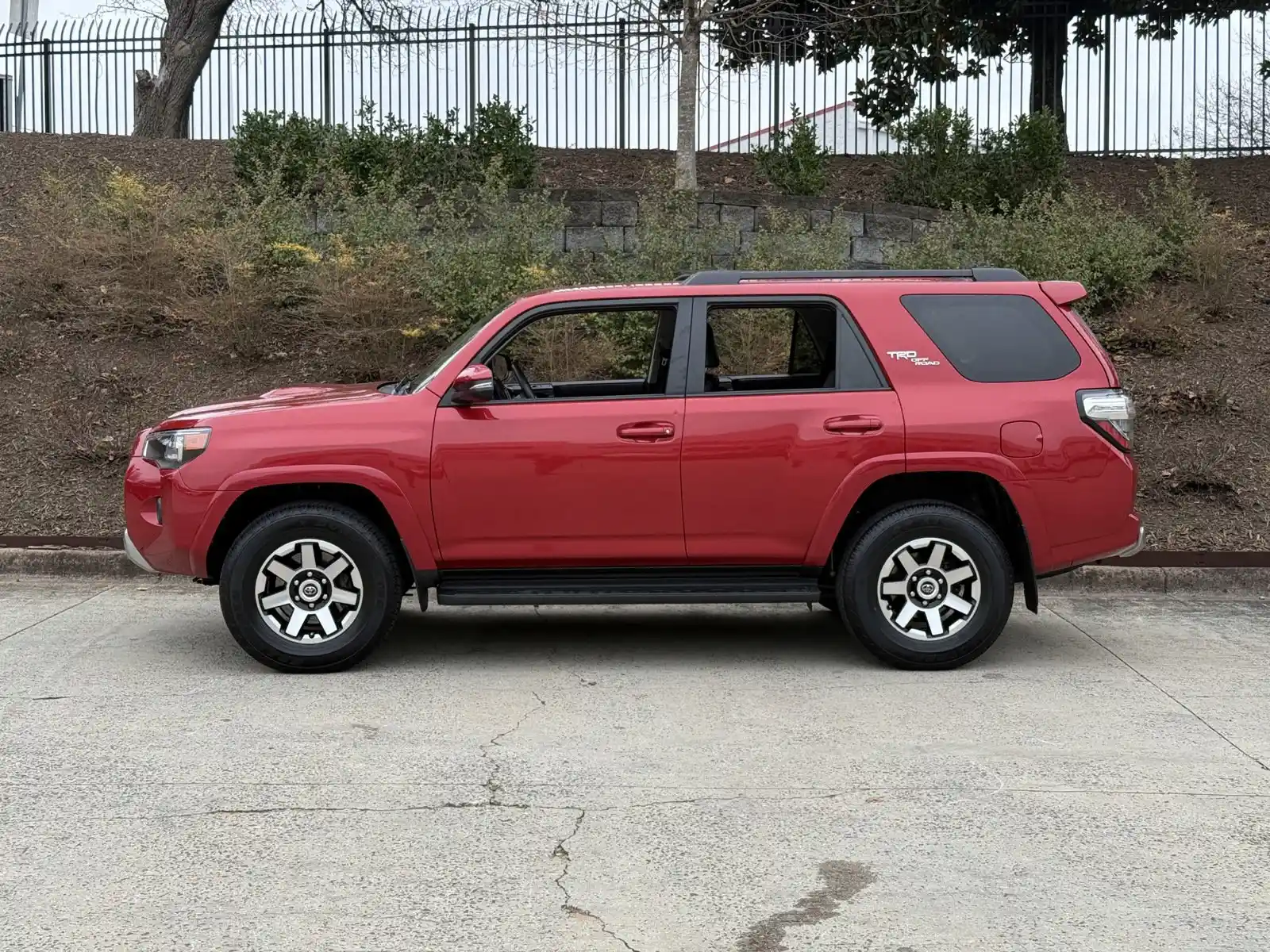 2022-toyota-4runner-trd-off-road-barcelona-red-06