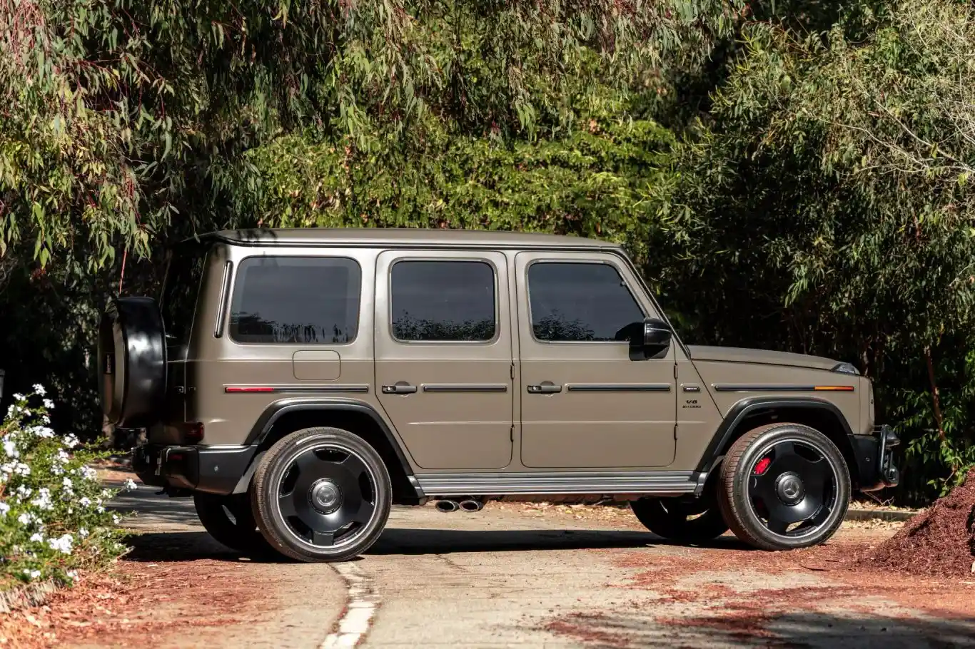 2023-mercedes-benz-g-63-amg-green-for-sale-02