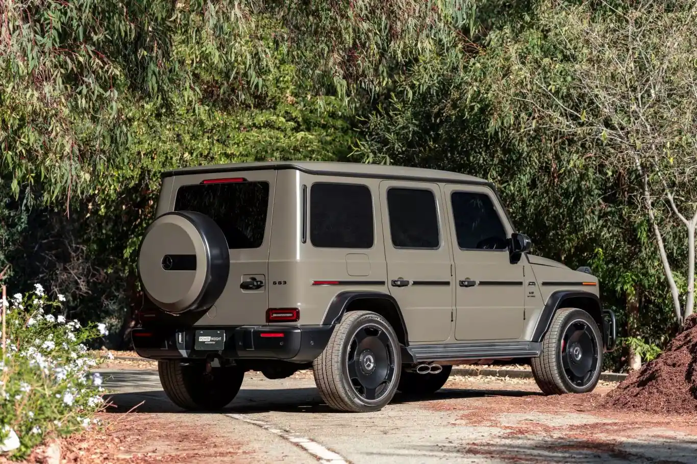 2023-mercedes-benz-g-63-amg-green-for-sale-03