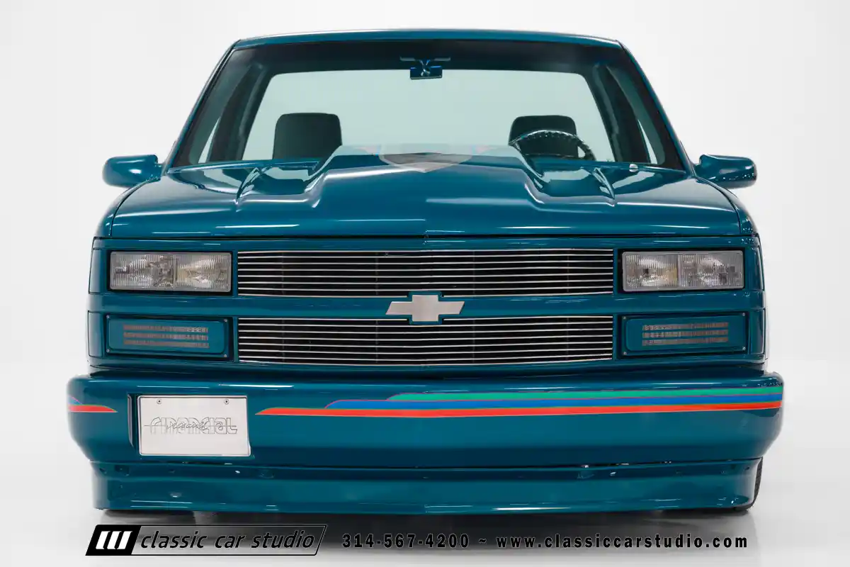 92_Chevrolet_Silverado_2102-classic-car-studio-02