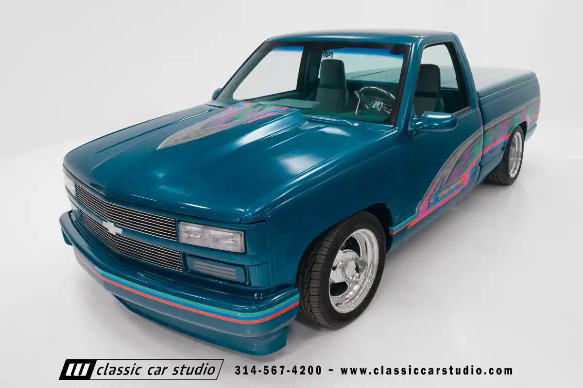 92_Chevrolet_Silverado_2102-classic-car-studio-04