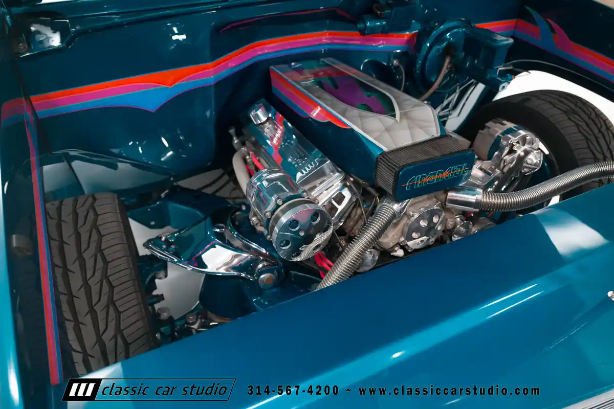 92_Chevrolet_Silverado_2102-classic-car-studio-32