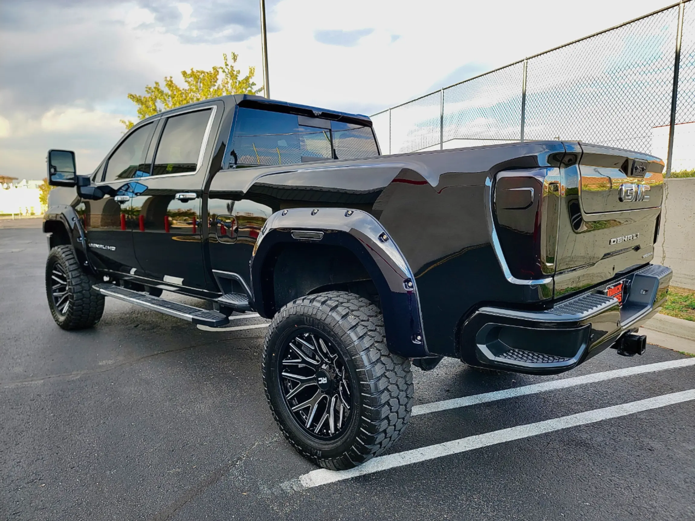 Used-2020-GMC-Sierra-2500HD-4WD-Crew-Cab-159-Denali-for-sale-in-Denver-CO-80219-06