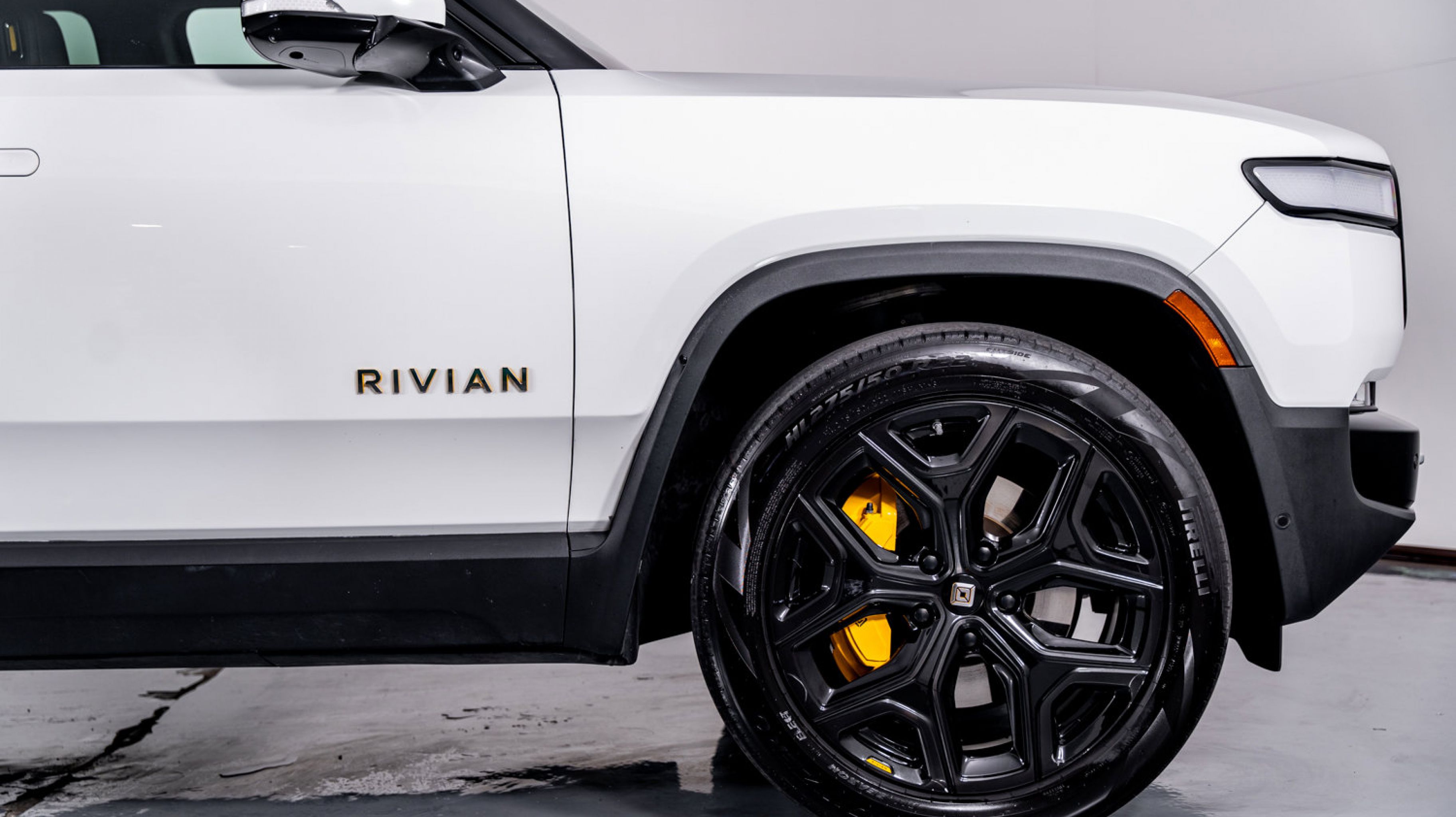 rivian-r1s-2023-for-sale-3186816-for-sale-08