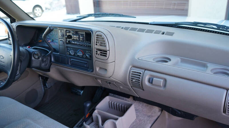 used-1996-chevrolet-tahoe-for-sale-21