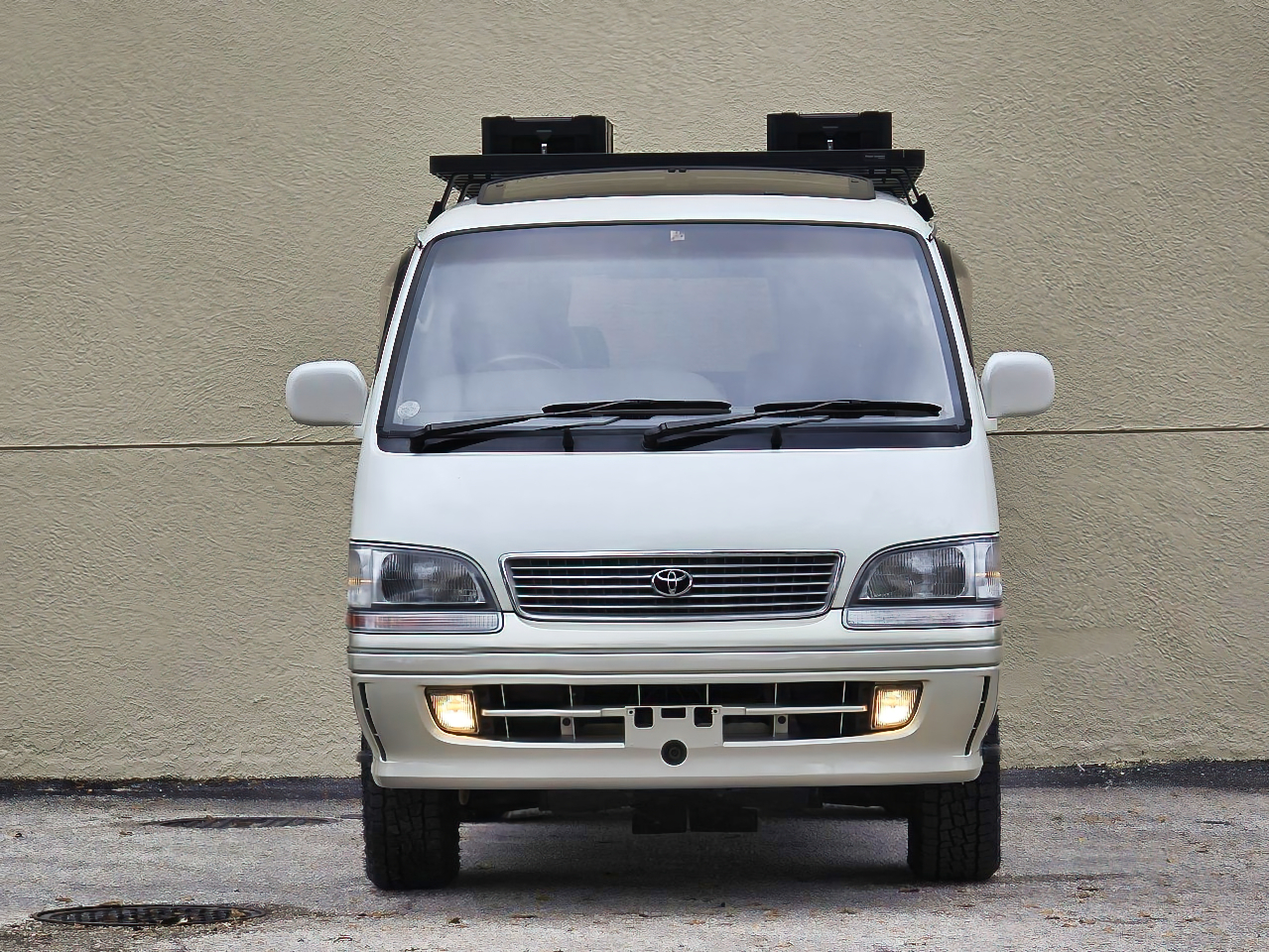 1998-toyota-hiace-living-saloon-tampa-02