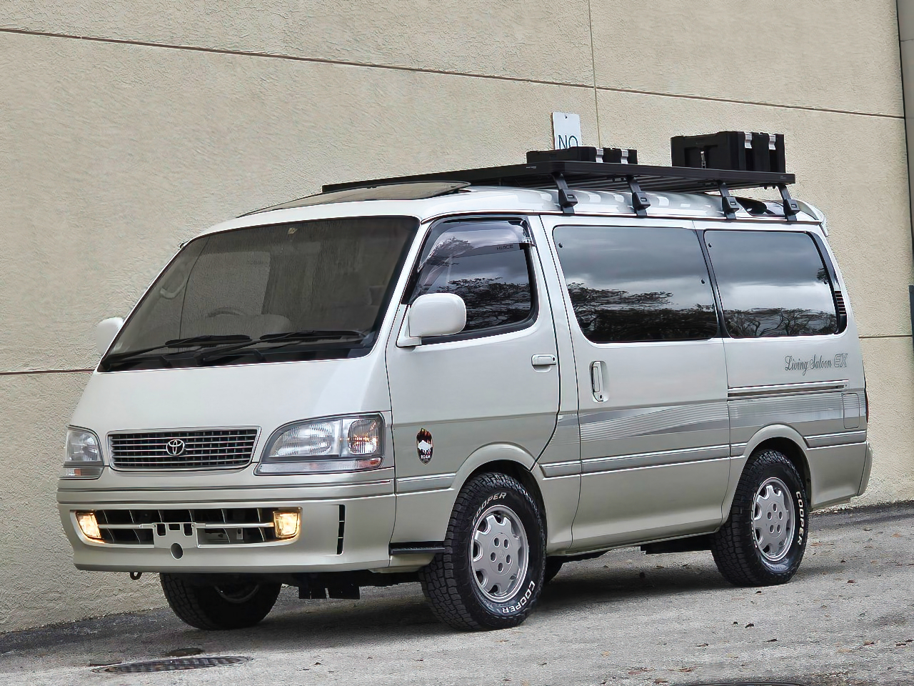 1998-toyota-hiace-living-saloon-tampa-03