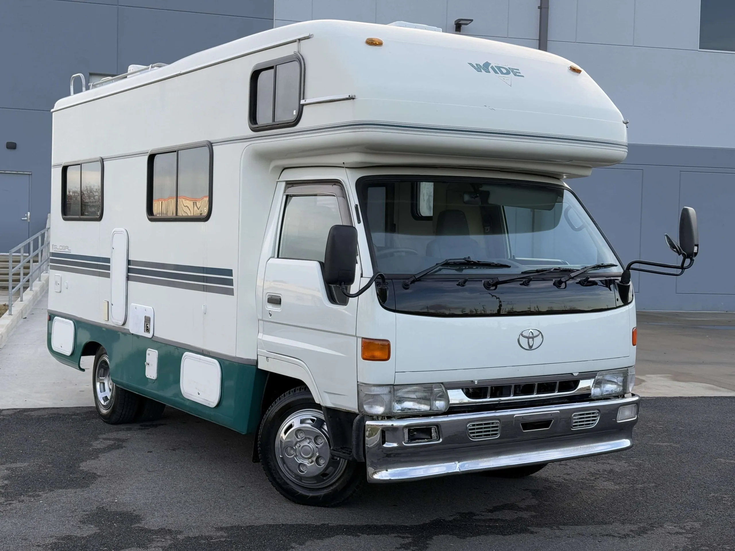 1998-toyota-toyoace-camper-for-sale-01