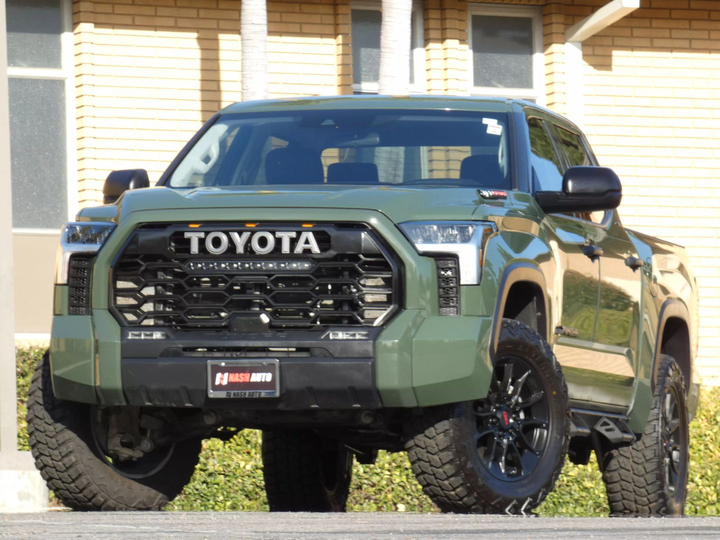 2023-toyota-tundra-crewmax-green-01