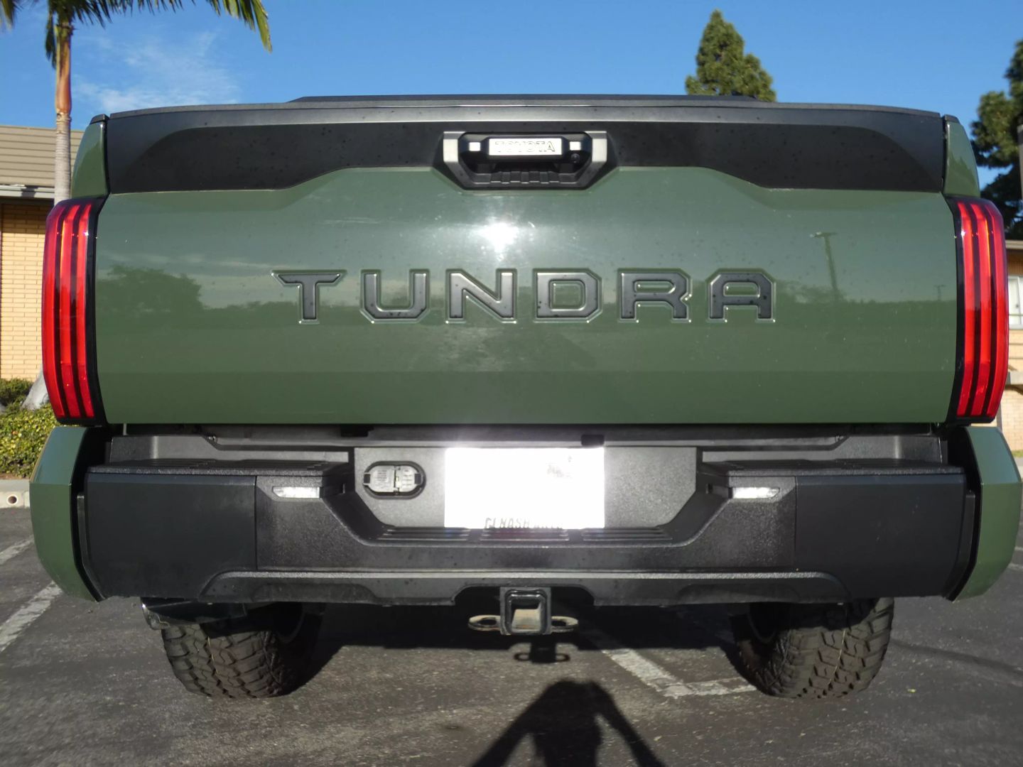 2023-toyota-tundra-crewmax-green-07