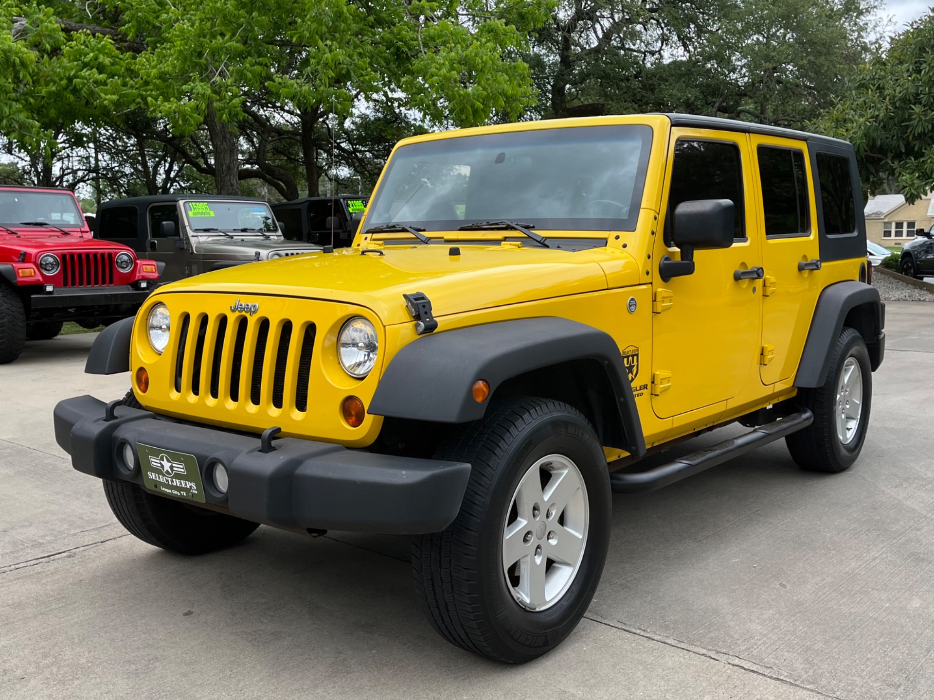 Used-2009-Jeep-Wrangler-Unlimited-X-02