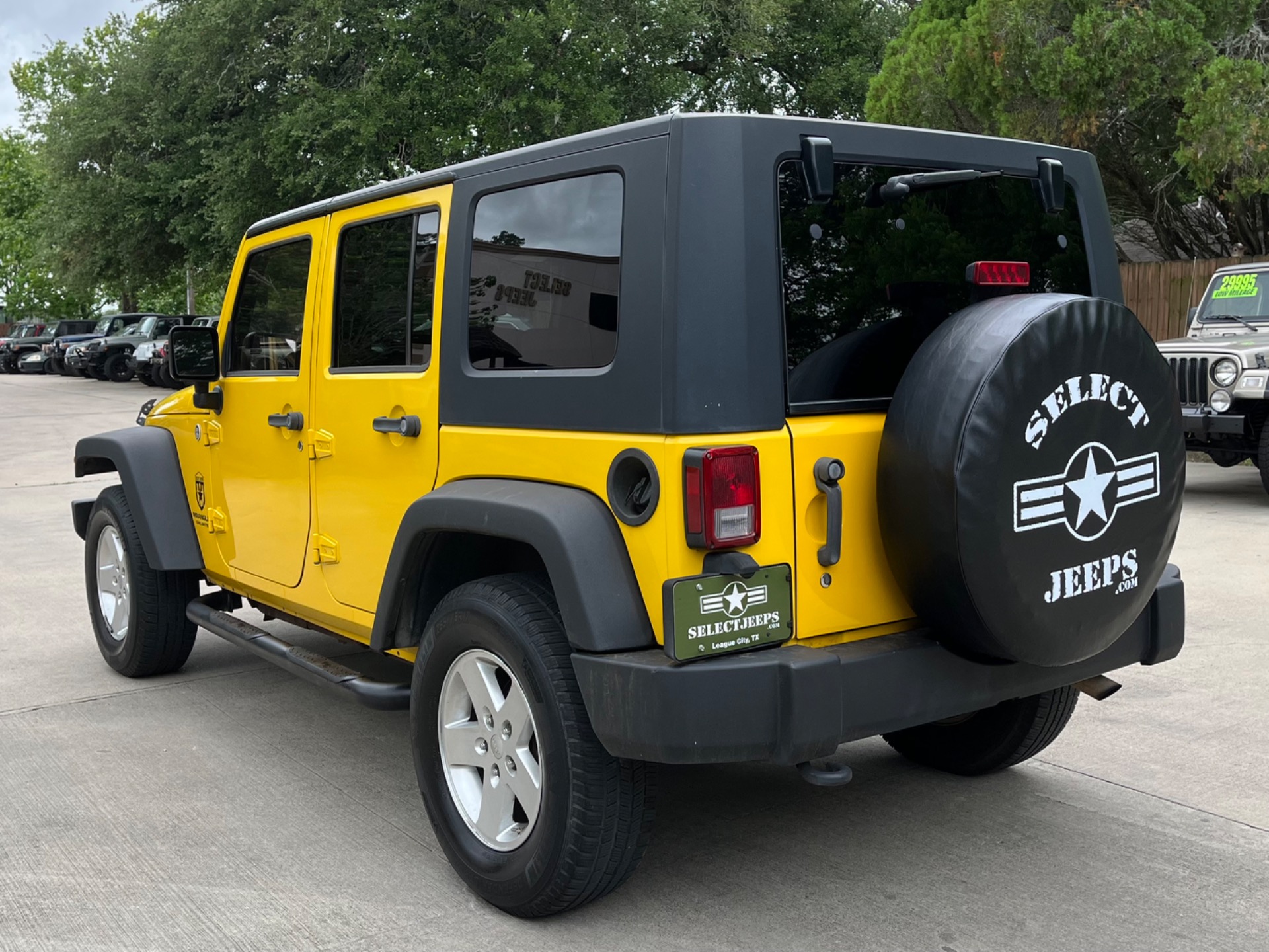 Used-2009-Jeep-Wrangler-Unlimited-X-05