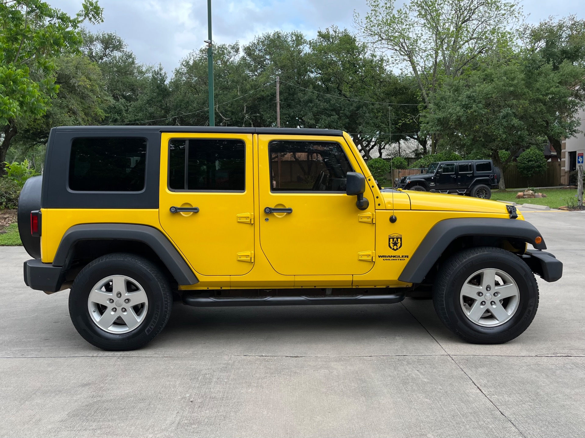 Used-2009-Jeep-Wrangler-Unlimited-X-08