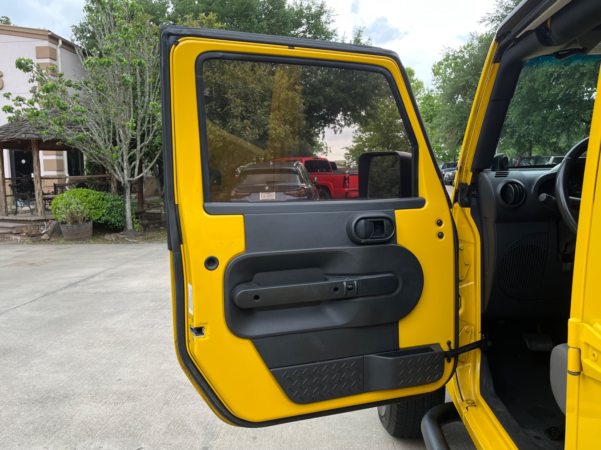 Used-2009-Jeep-Wrangler-Unlimited-X-11